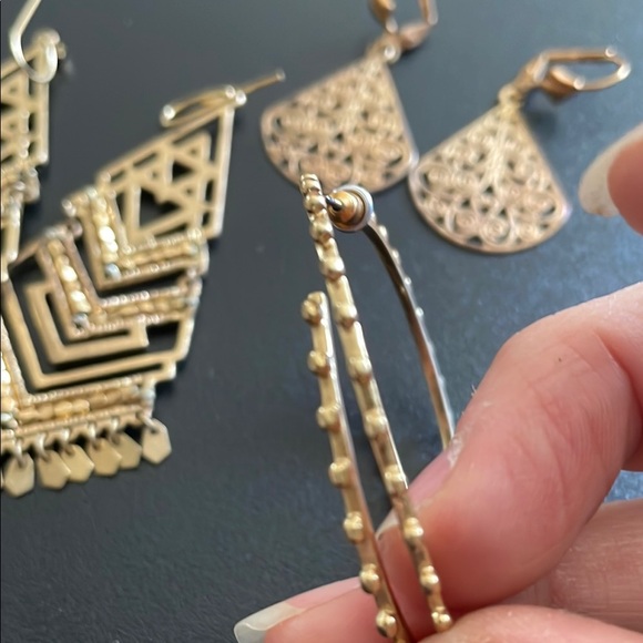 Elegant Gold Tone Earrings Set - Picture 6 of 6